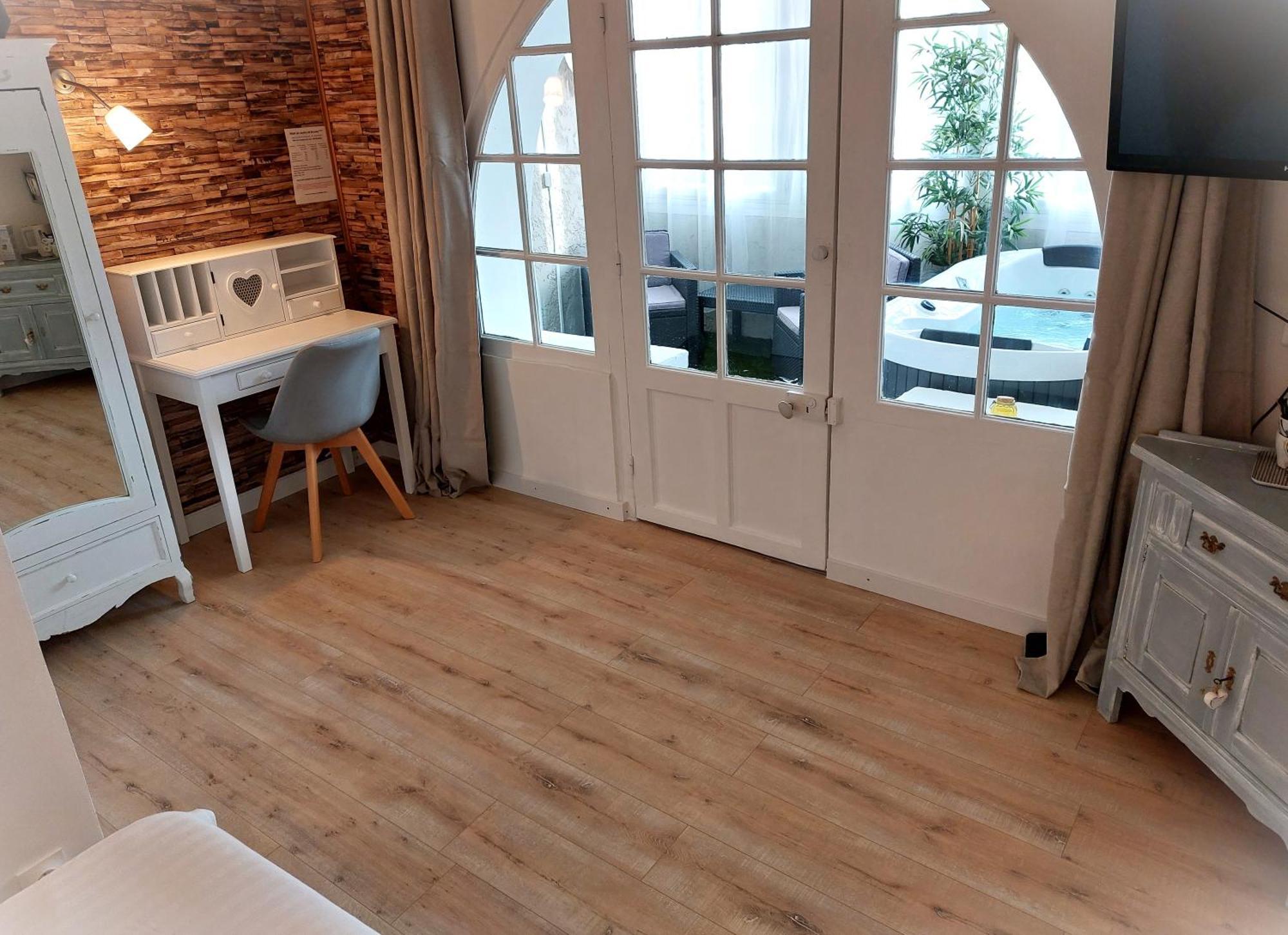 Hotel Les Jardins De Bormes, Sauna & Jacuzzi Zimmer foto