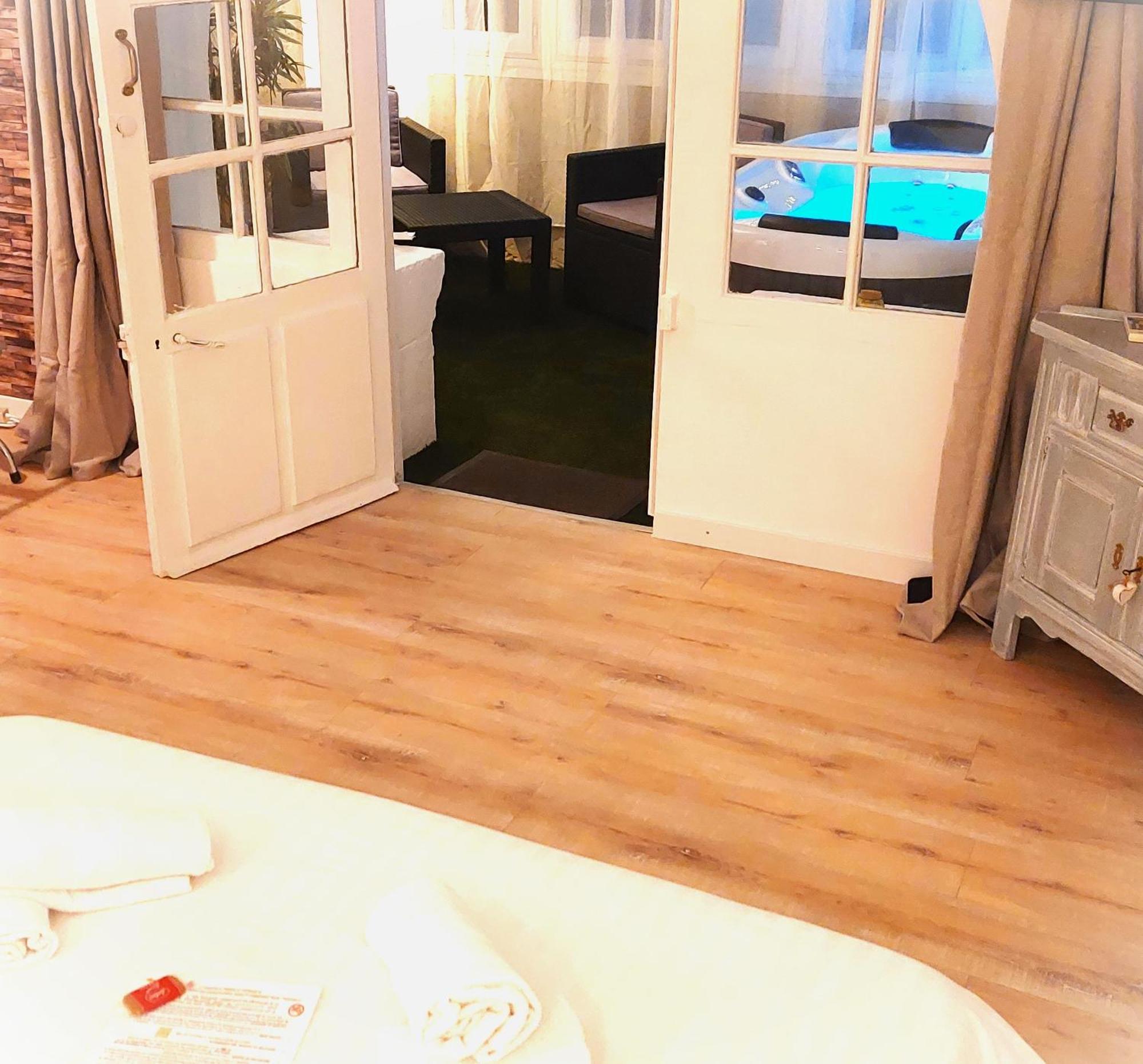 Hotel Les Jardins De Bormes, Sauna & Jacuzzi Zimmer foto